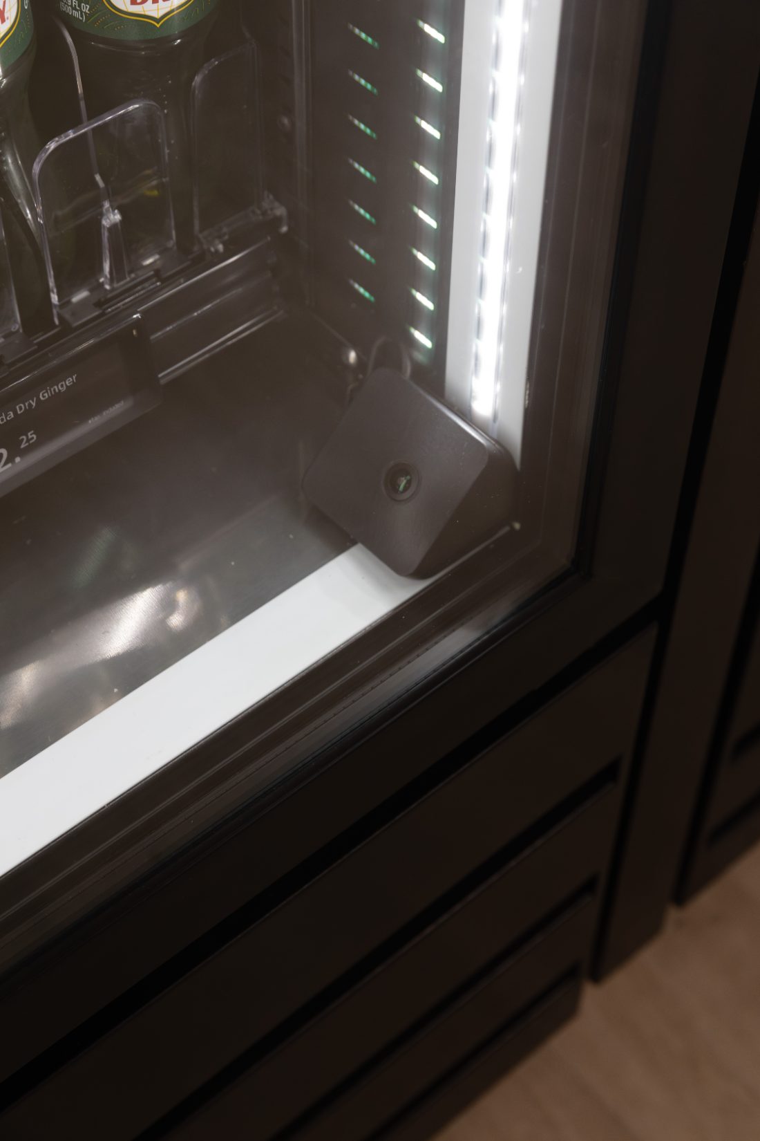 Inward-facing AI vision sensor inside the machine